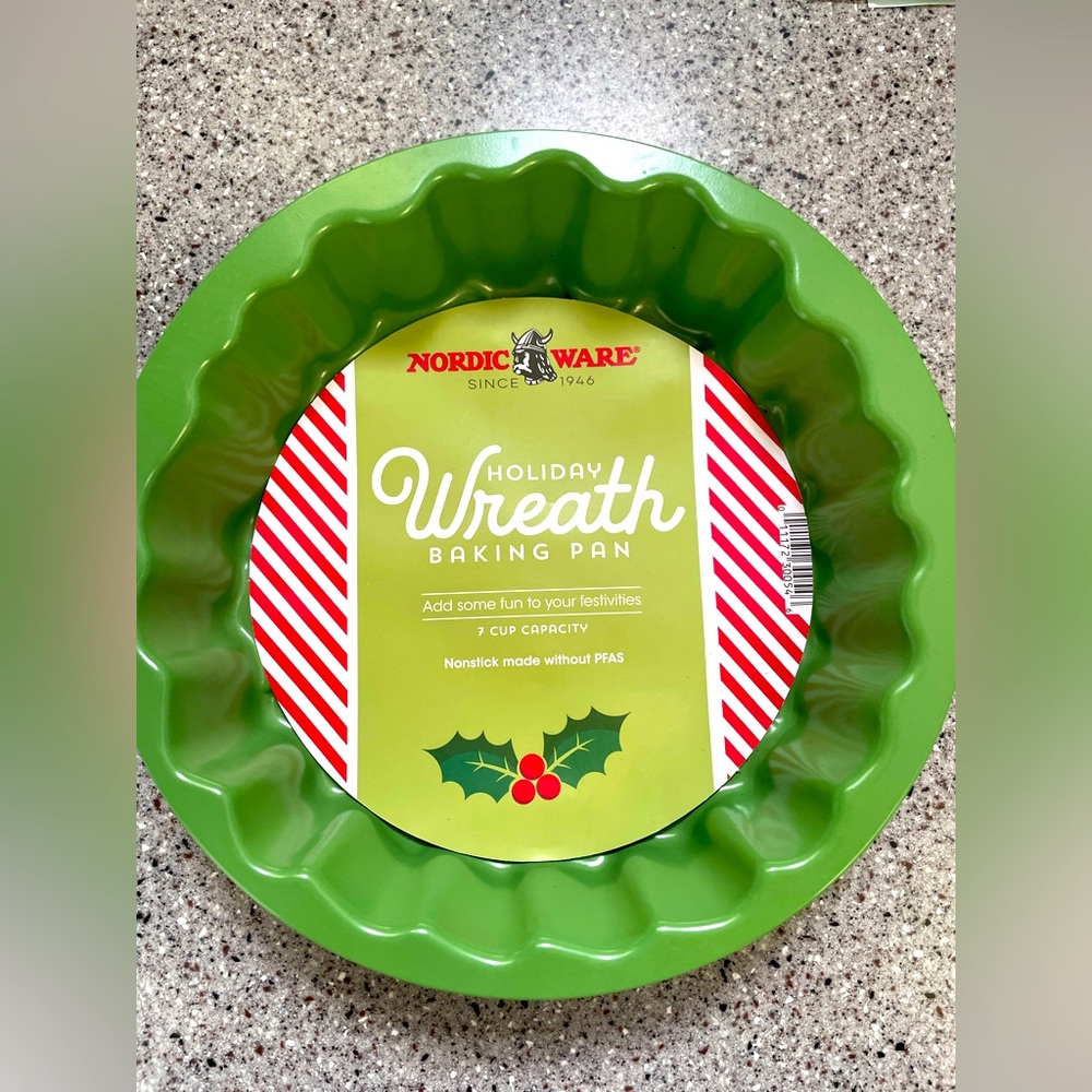 Nordic Ware Festive Green Wreath Pan